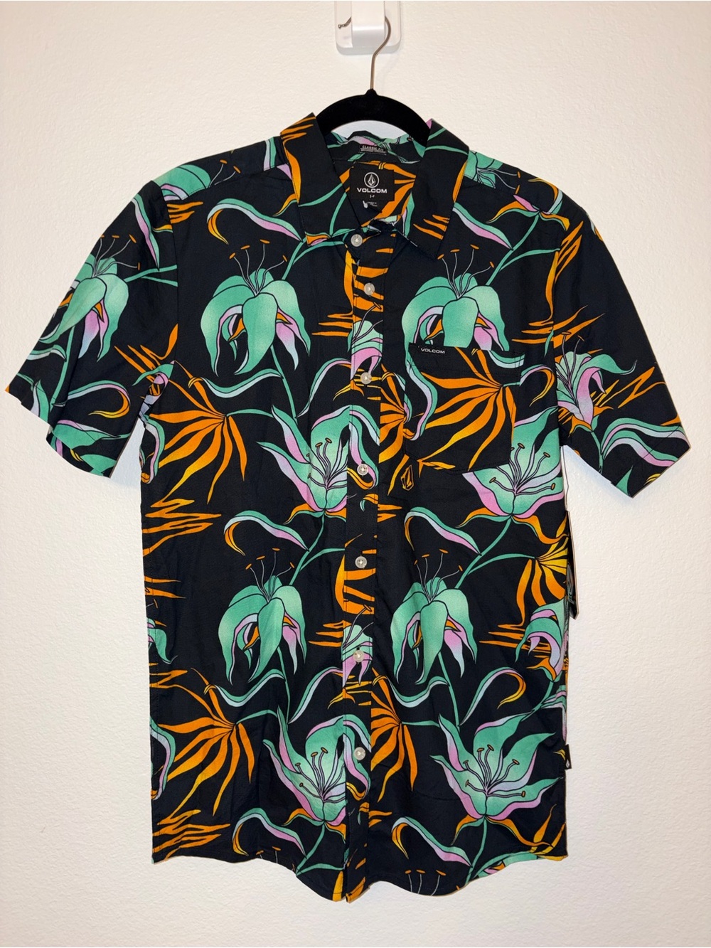 NWT Volcom Mens Small Tropical Floral Short Sleeve Button Up Shirt Black Mint